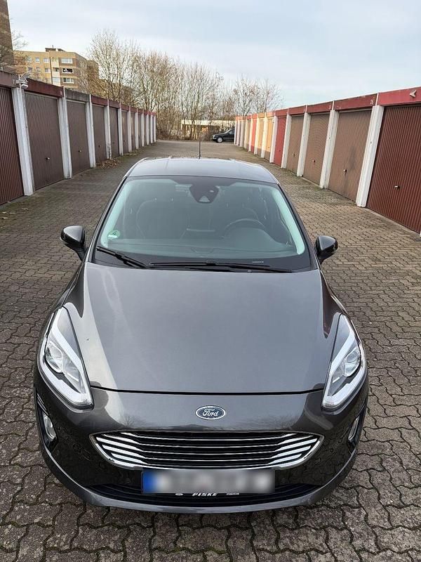 Grau Gebraucht 2018 Ford Fiesta Kleinwagen | 9.199 € (Fairer Preis) - Bild 1/4