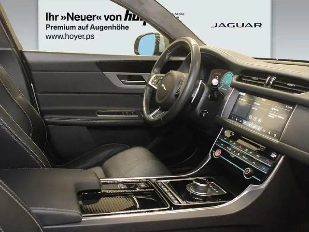 Gebraucht Jaguar XF R-Sport 300 PS (220 kW) 2019 Eiger grey (metallic) Kombi