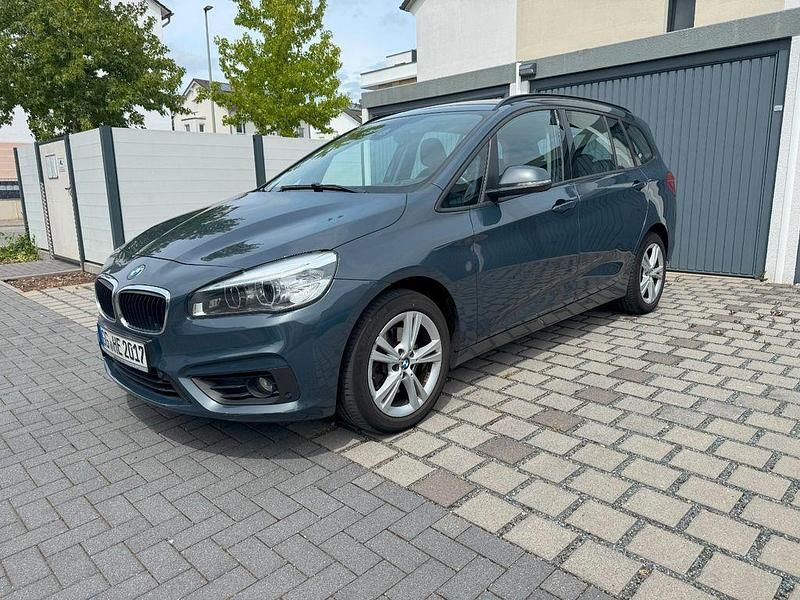 Blau Gebraucht 2017 BMW 218 Gran Tourer Van / Kleinbus | 14.950 € (Fairer Preis) - Bild 1/4
