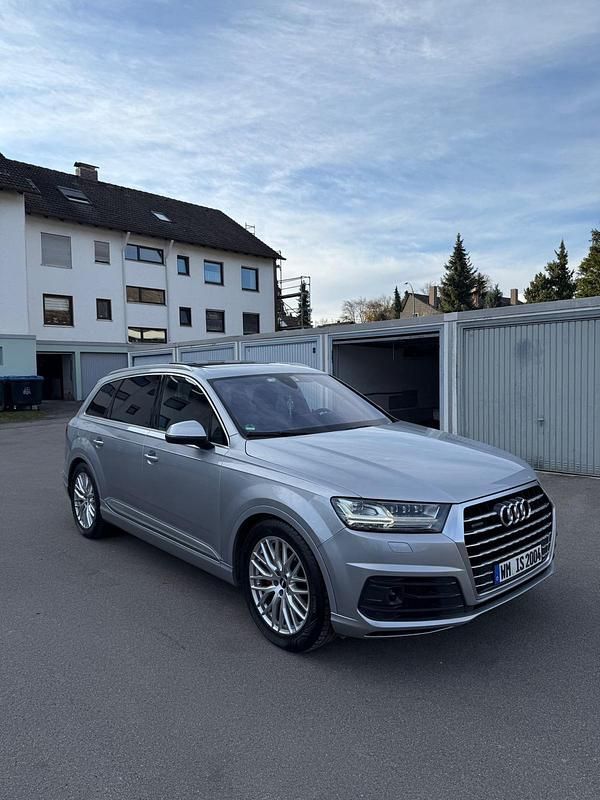 Silber Gebraucht 2015 Audi SQ7 SUV | 25.900 € (Fairer Preis) - Bild 1/4