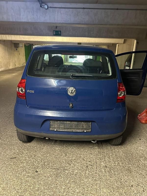 Second-hand VW Fox 51 CP (37 kW) 2005 Albastru Hatchback
