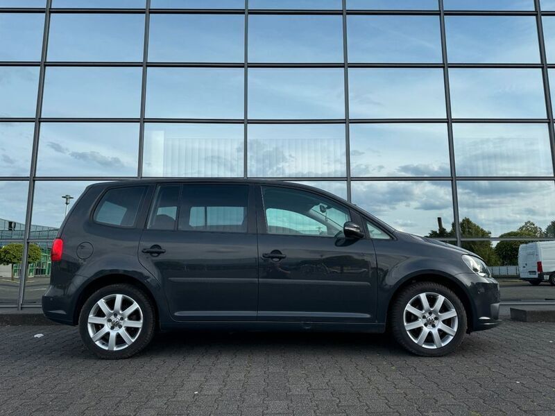 Gebraucht VW Touran Trendline 105 PS (77 kW) 2014 Grau Van / Kleinbus