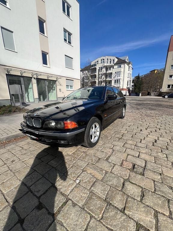 Gebraucht BMW 523 170 PS (125 kW) 2000 Schwarz Kombi