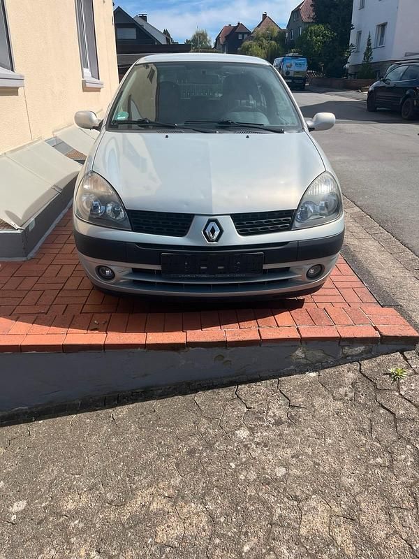 Second-hand Renault Clio II 2002 Argintiu Hatchback