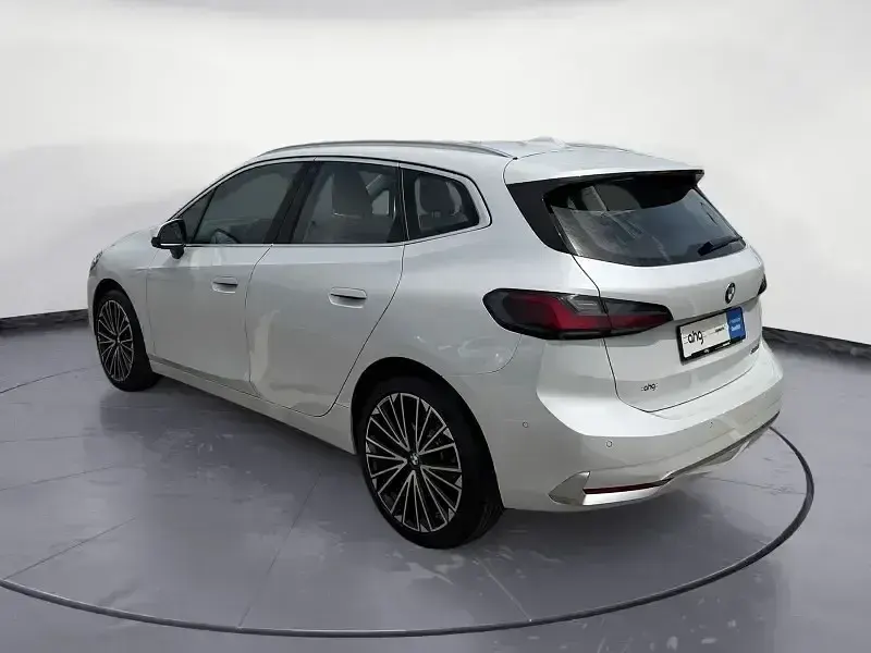 Gebraucht BMW 223 Active Tourer Luxury Line 204 PS (150 kW) 2022 Weiss Van / Kleinbus