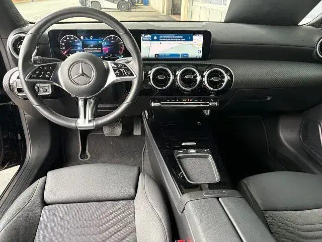 Gebraucht Mercedes CLA200 Advanced 163 PS (119 kW) 2025 Unilack nachtschwarz Coupé