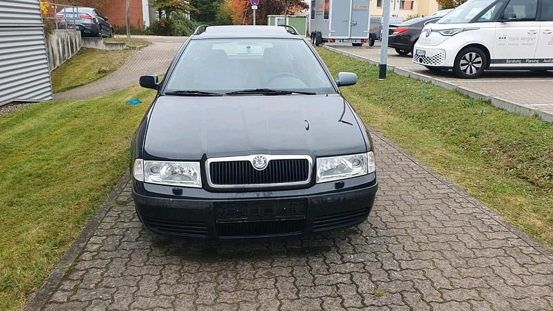 Schwarz Gebraucht 2002 Skoda Octavia Kombi | 1.600 € (Fairer Preis) - Bild 1/4