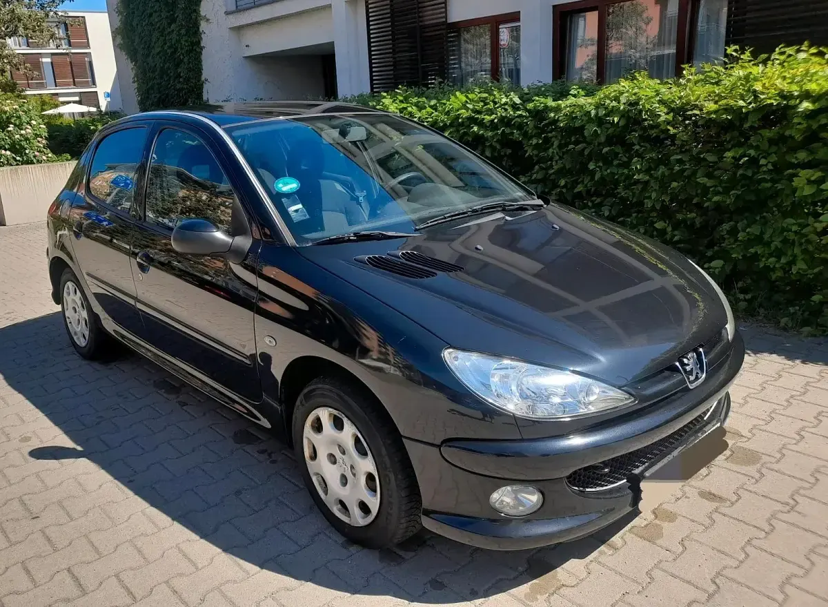 Gebraucht Peugeot 206 68 PS (50 kW) 2008 Schwarz Limousine