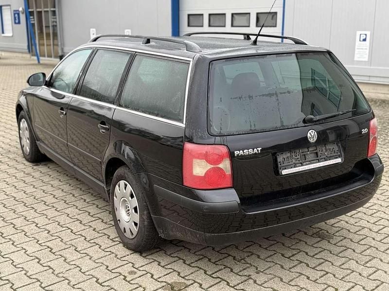 Gebraucht VW Passat Comfortline 131 PS (96 kW) 2004 Black magic perleffekt Kombi