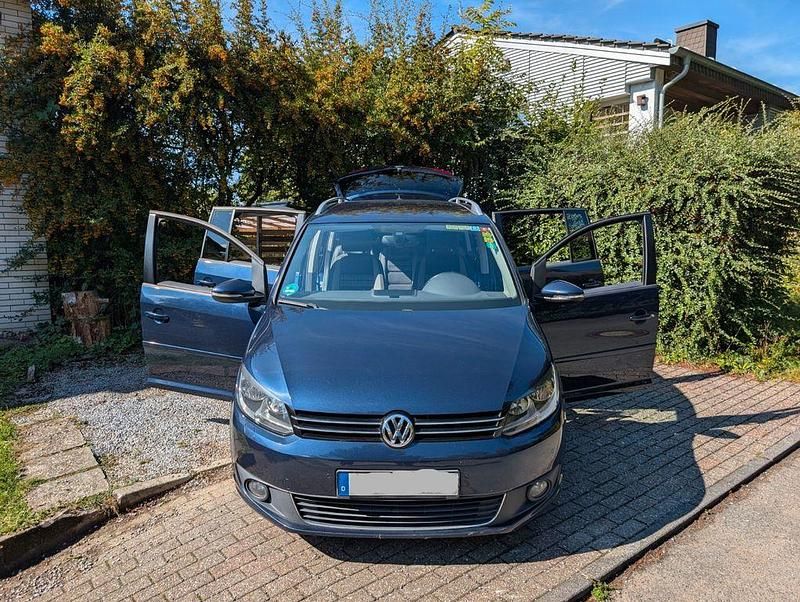 Blau Gebraucht 2013 VW Touran Life Van / Kleinbus | 5.900 € (Fairer Preis) - Bild 1/4