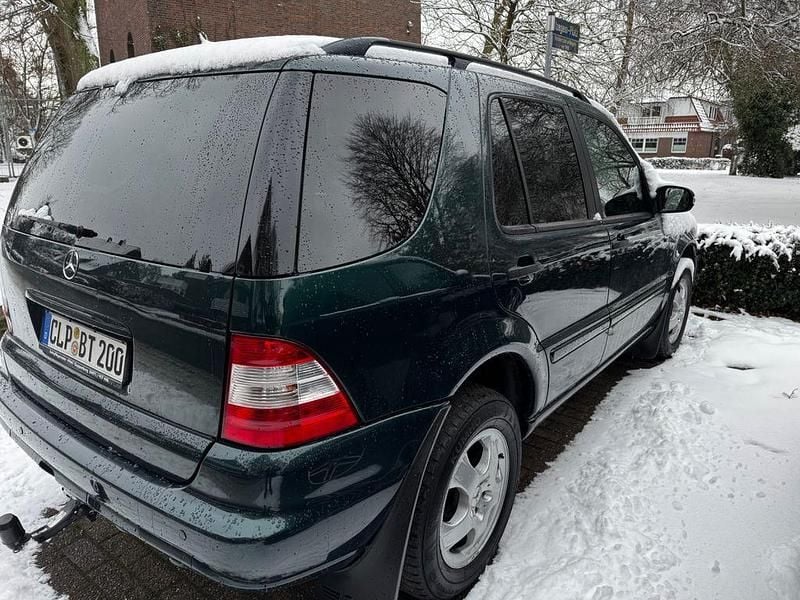 Grün Gebraucht 2003 Mercedes ML270 SUV | 6.950 € - Bild 1/4