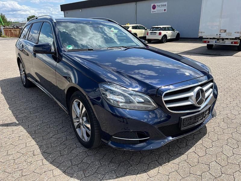 Blau Gebraucht 2015 Mercedes E220 Kombi | 8.950 € (Fairer Preis) - Bild 1/4