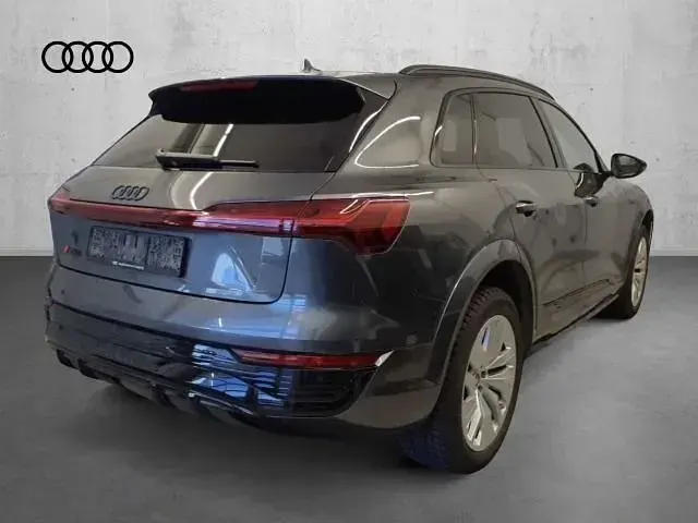 Second-hand Audi SQ8 e-tron Sport 369 kW (503 CP) 2024 Gri SUV