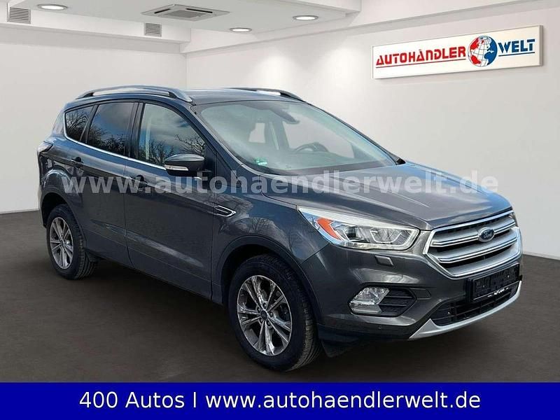 Gebraucht Ford Kuga Titanium 150 PS (110 kW) 2017 Grau SUV