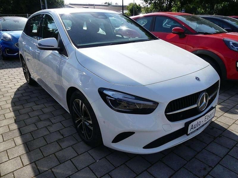 Gebraucht Mercedes B200 Progressive 150 PS (110 kW) 2024 Weiß Kleinwagen