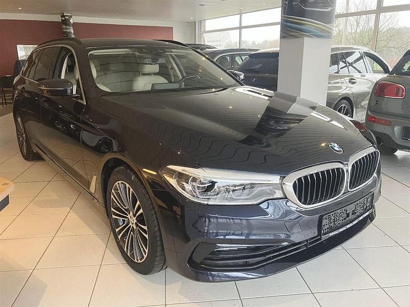 Gebraucht BMW 520 Sport Line 190 PS (139 kW) 2018 Blau Limousine