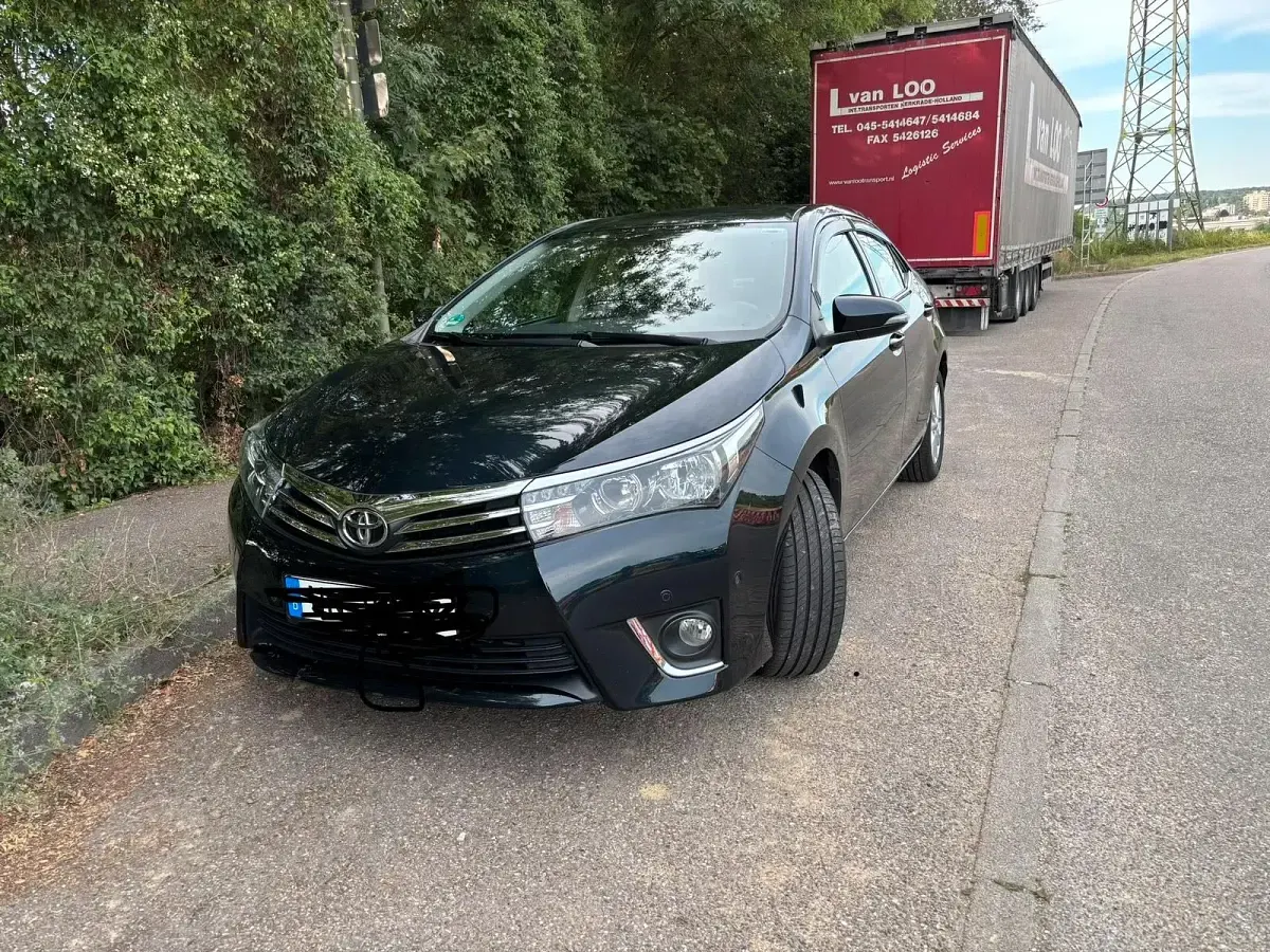 Gebraucht Toyota Corolla 132 PS (97 kW) 2015 Schwarz Limousine