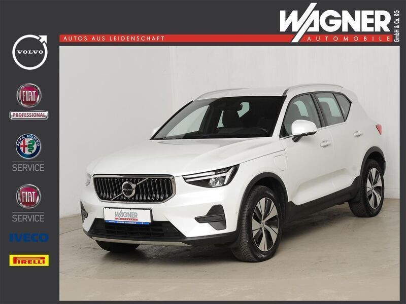Weiß Gebraucht 2022 Volvo XC40 Core SUV | 28.810 € (Guter Preis) - Bild 1/4