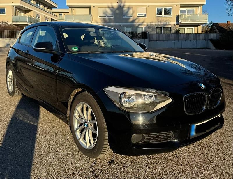 Gebraucht BMW 114 102 PS (75 kW) 2014 Schwarz Kleinwagen