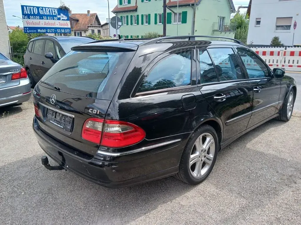 Gebraucht Mercedes E220 Avantgarde 170 PS (125 kW) 2008 Schwarz Limousine