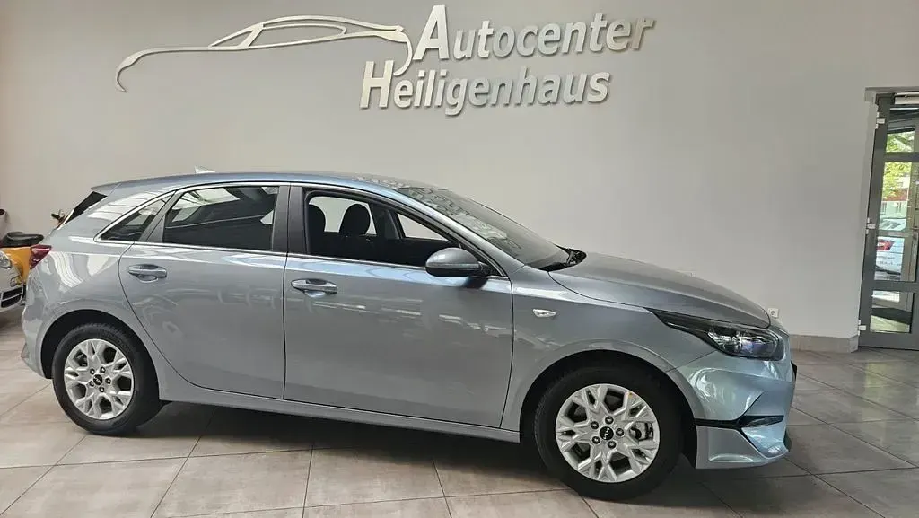 Neu Kia Ceed Comfort 140 PS (102 kW) 2026 Silber Kleinwagen