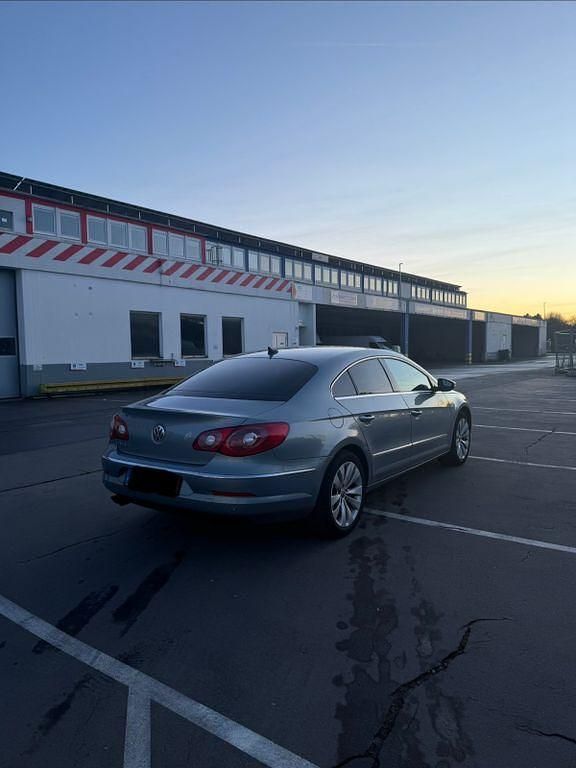 Gebraucht VW Passat 160 PS (117 kW) 2010 Blau Limousine