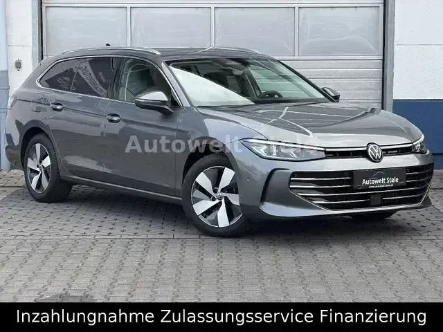 Gebraucht VW Passat Elegance 150 PS (110 kW) 2025 Grau Kombi