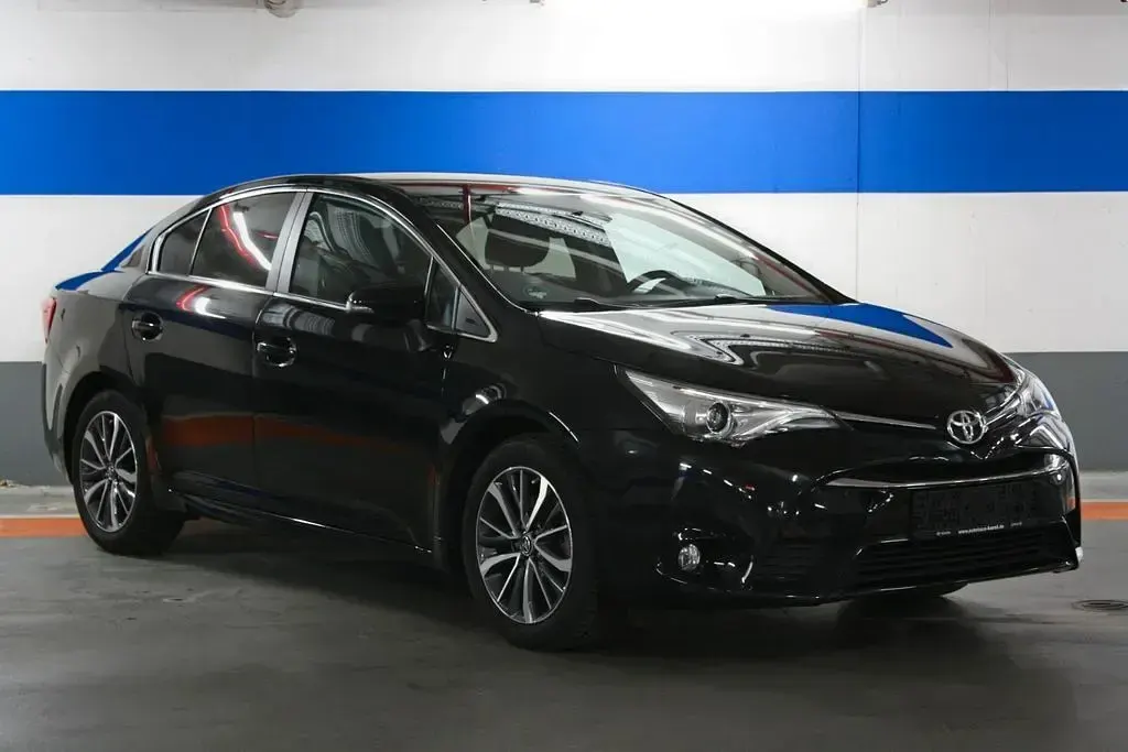 Gebraucht Toyota Avensis Edition 147 PS (108 kW) 2015 Mysticschwarz / night time bla (metallic) Limousine