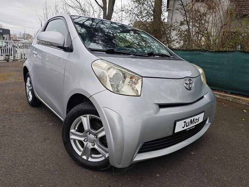 Gebraucht Toyota iQ Basis 68 PS (50 kW) 2009 Silber Kleinwagen