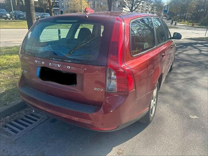 Gebraucht Volvo V50 136 PS (100 kW) 2010 Rot Kombi