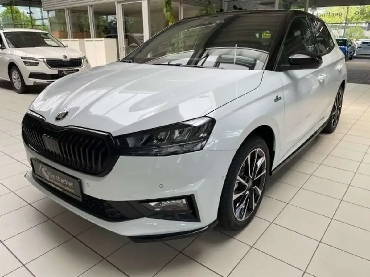 Neu Skoda Fabia Monte Carlo 150 PS (110 kW) 2026 Moonweiss metallic Kleinwagen