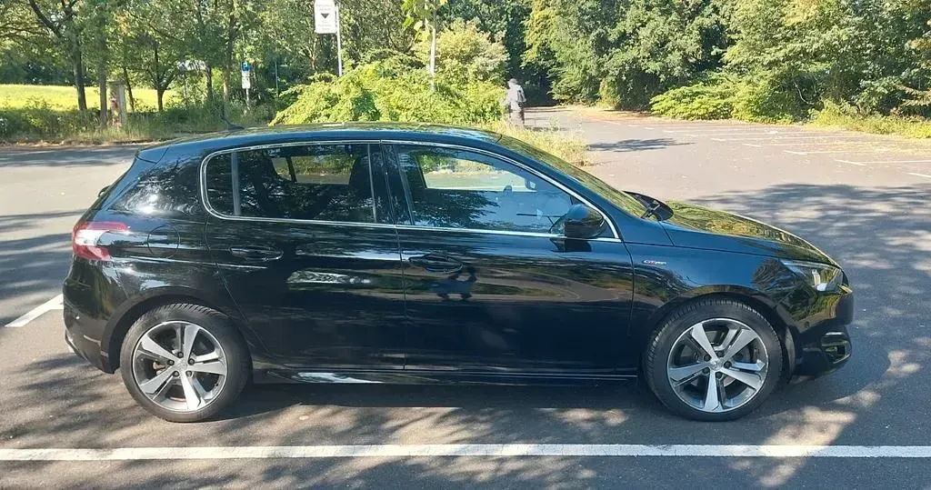 Gebraucht Peugeot 308 Allure 150 PS (110 kW) 2016 Schwarz Limousine