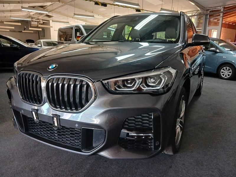 Mineralgrau Gebraucht 2019 BMW X1 M Sport SUV | 26.500 € (Fairer Preis) - Bild 1/4
