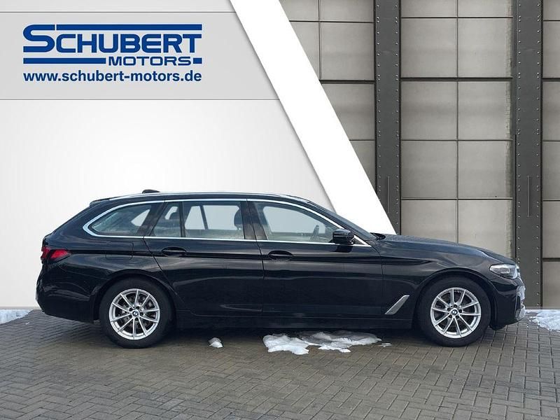 Gebraucht BMW 520 184 PS (135 kW) 2022 Schwarz ii/bonnet fluid black Kombi