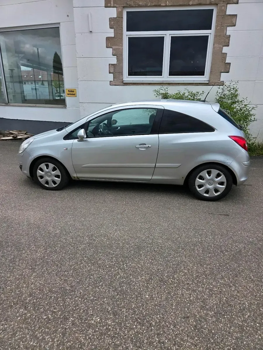 Gebraucht Opel Corsa 90 PS (66 kW) 2007 Silber Kleinwagen