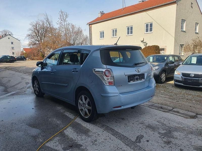 Gebraucht Toyota Verso Life 177 PS (130 kW) 2010 Blau Van / Kleinbus