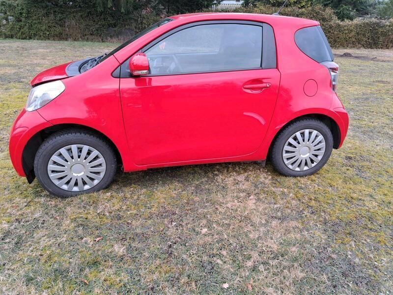 Rot Gebraucht 2011 Toyota iQ Kleinwagen | 3.800 € (Superpreis) - Bild 1/4