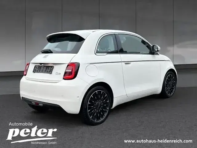 Gebraucht Fiat 500e La Prima 86 kW (118 PS) 2023 Weiß Kleinwagen