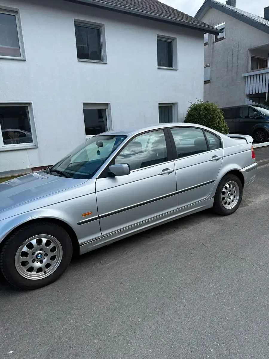 Gebraucht BMW 320 150 PS (110 kW) 1999 Grau Limousine