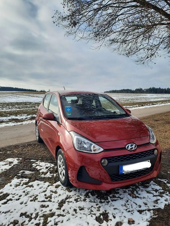 Gebraucht Hyundai i10 Trend 67 PS (49 kW) 2018 Rot Kleinwagen