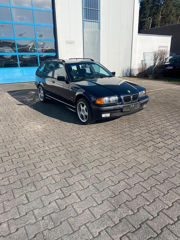 Gebraucht BMW 318 116 PS (85 kW) 1998 Blau Kombi