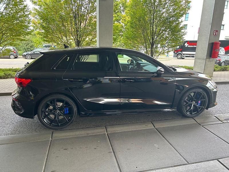 Schwarz Gebraucht 2022 Audi RS3 Sport Kleinwagen | 50.900 € (Fairer Preis) - Bild 1/3