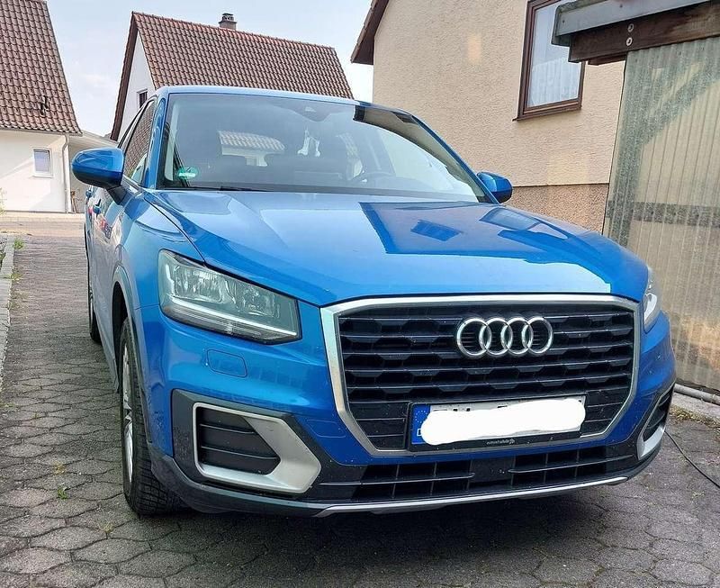 Blau Gebraucht 2016 Audi Q2 Design SUV | 17.800 € (Fairer Preis) - Bild 1/4