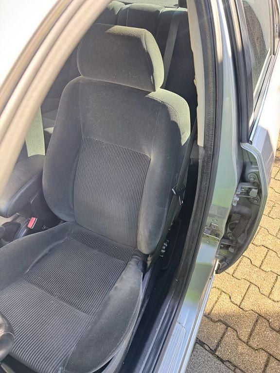 Gebraucht Ford Mondeo Ghia 110 PS (80 kW) 2003 Silber Limousine