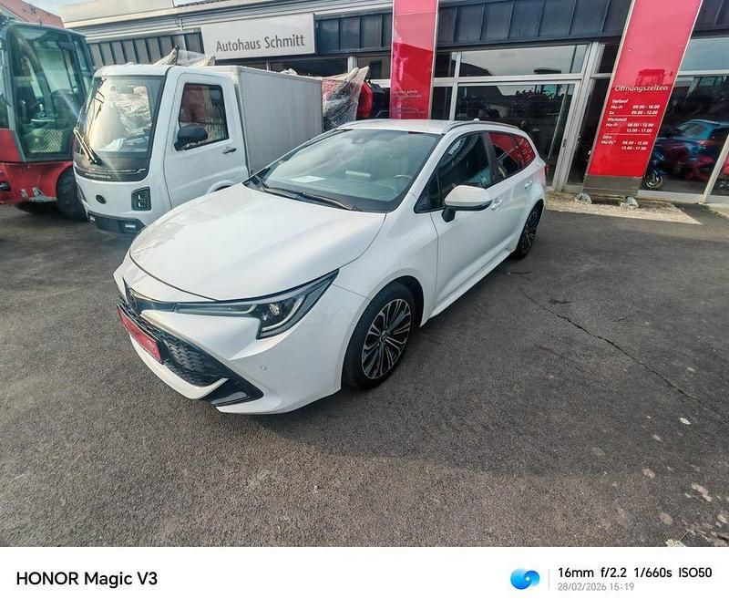 Gebraucht Toyota Corolla Team 116 PS (85 kW) 2021 Super (pure) white ii Kombi