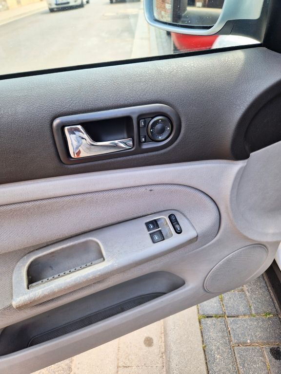 Silber Gebraucht 1997 VW Passat Trendline Limousine | 3.650 € (Teuer) - Bild 1/4