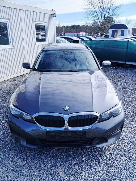 Gebraucht BMW 320 Advantage 190 PS (139 kW) 2020 Grau Kombi