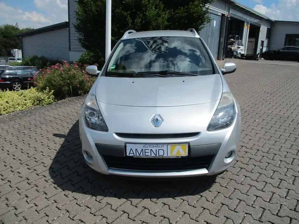 Gebraucht Renault Clio Luxe 101 PS (74 kW) 2011 Silber Limousine
