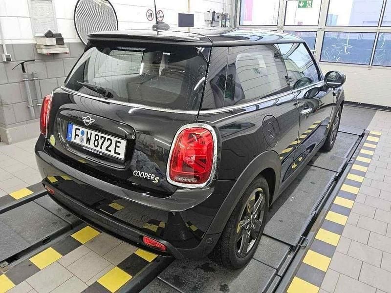 Gebraucht Mini Cooper SE Essential 135 kW (184 PS) 2023 Schwarz Kleinwagen