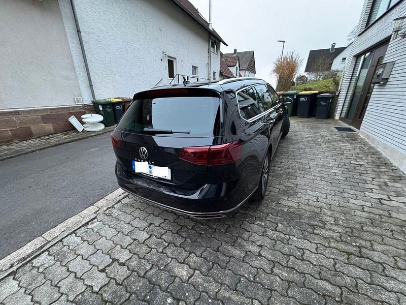 Gebraucht VW Passat Elegance 150 PS (110 kW) 2023 Schwarz Kombi